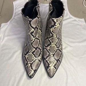 Sam‎ Edelman circus snake skin booties sizes 8 1/2